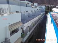 pohled z terasy a společnou uličku mezi hotely Sergio a IRO