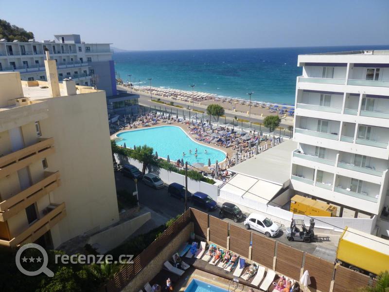 Pohled na moře z 5. patra hotelu Kipriotis