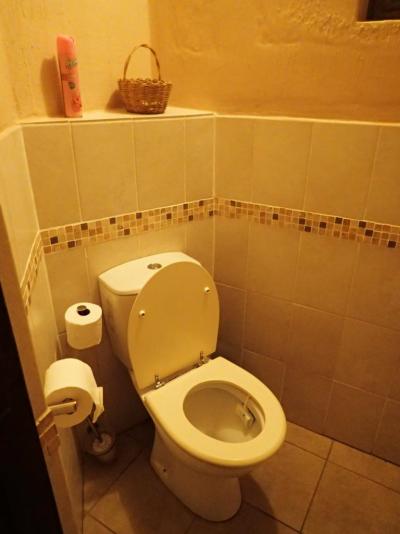 Chilo Gorge Safari Lodge - slaměné domky na skále nad řekou