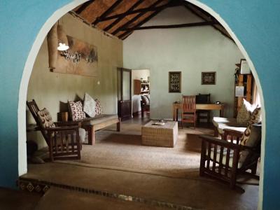 Miombo Safari Camp - stanování mezi slony