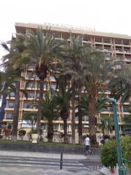 Pohled na Hotel Orotava od obchodního centra