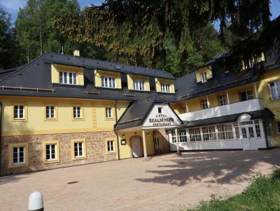 Romantika mezi skalami