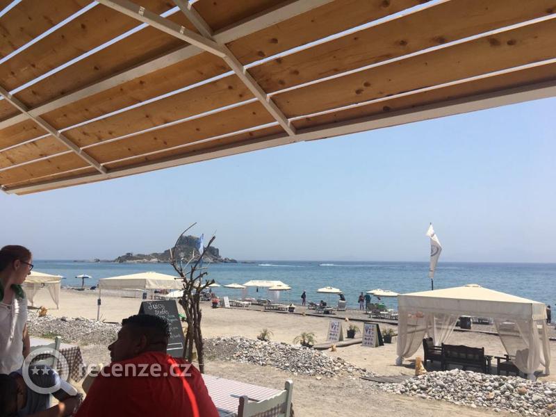 Pohled z hotelové restaurace na moře
