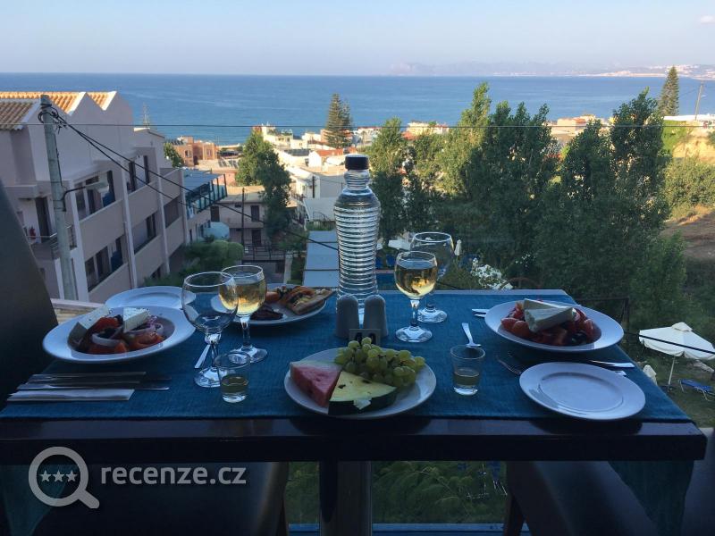Výhled z hlavní restaurace Galini Sea View.