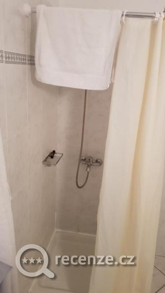Pokoj A101 sprchový kout