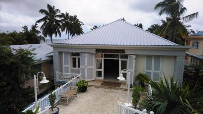 Prohlídka hotelu Les Cocotiers Beach Resort 