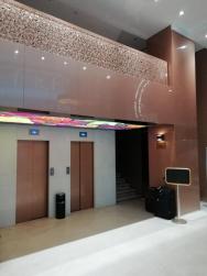 Interiér hotelu - výtahy a schodiště