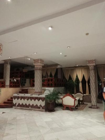 Hotel s depandancí a výhledem na Fes