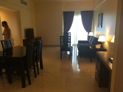 Prohlídka hotelu Ramada Beach Hotel Ajman ****