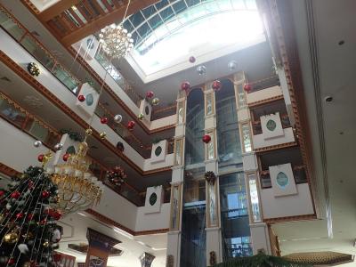 Starší, ale moc hezký hotel na nádherné pláži.