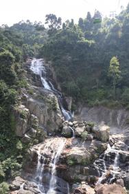 vodopády v pohoří Bà Nà Hills