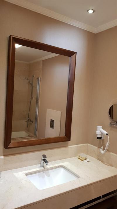 Krásná pláž a moře, skvělé jídlo i služby