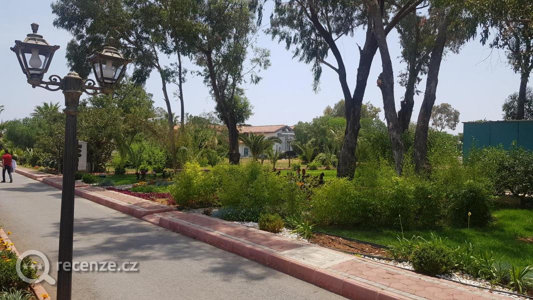 Merit Cyprus Garden - okolí