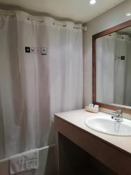 Koupelna s vanou ve dvoulůžkovém pokoji