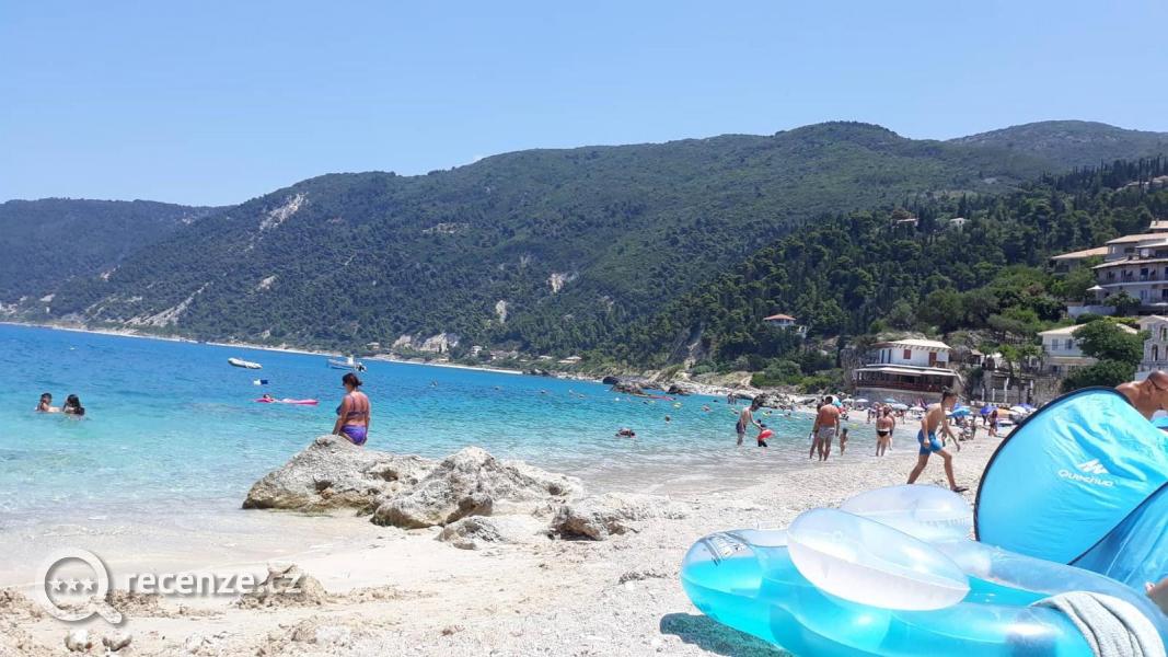 Veřejná pláž v Agios Nikitas