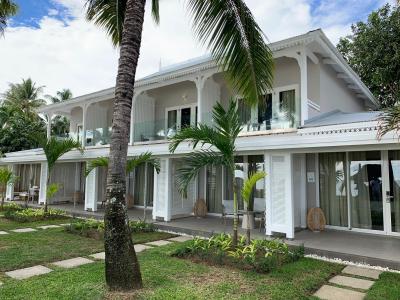 Rozlehlý rodinný resort sousedící s hotelem La Pirogue