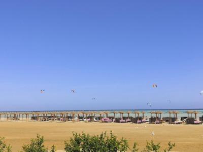 Prohlídka hotelu Royal Tulip Beach Resort *****