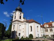 kostel a zámek Loučen