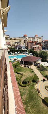 Výhled z hotelu (za bazénem hotel Riu, pak již moře)