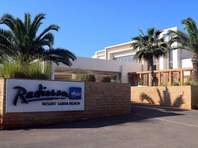 Vcelku OK, ale hodně paradoxů