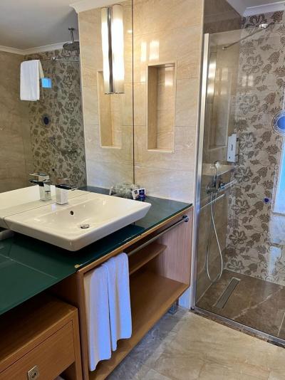 Gypsophila holiday village *****