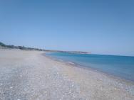Pláž Plimiri cca 20 km jižně od hotelu, naprosté soukromí. 