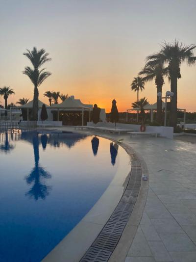 Super hotel a pláž