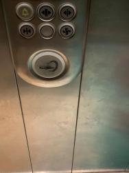 Umaštěný výtah 