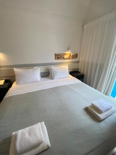 Recenze hotelu Kamari Beach Hotel *** (Řecko - Santorini - Kamari)