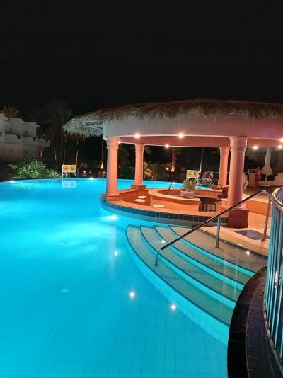 Perfektní hotel 16+