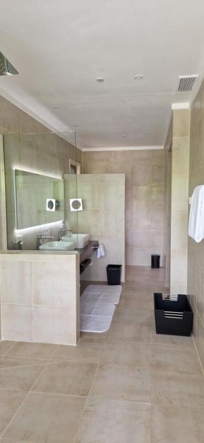 Prohlídka hotelu Hurawalhi Maldives Island Resort *****