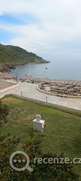 výhled z pokoje na pláž