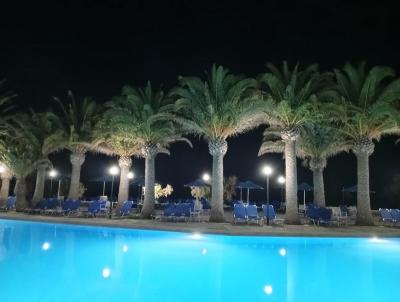 Nádherný hotel, škoda větrného počasí v této části Kréty