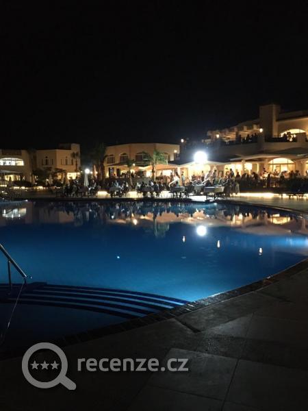 Večer v Royal Brayka Beach 