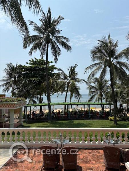 výhľad na reštauráciu a pláž